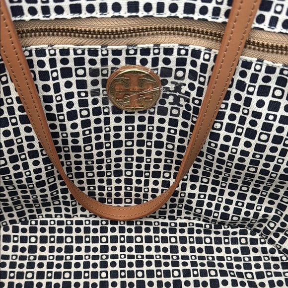 Stylish Blue and Green Tote Bag - Picture 11 of 13